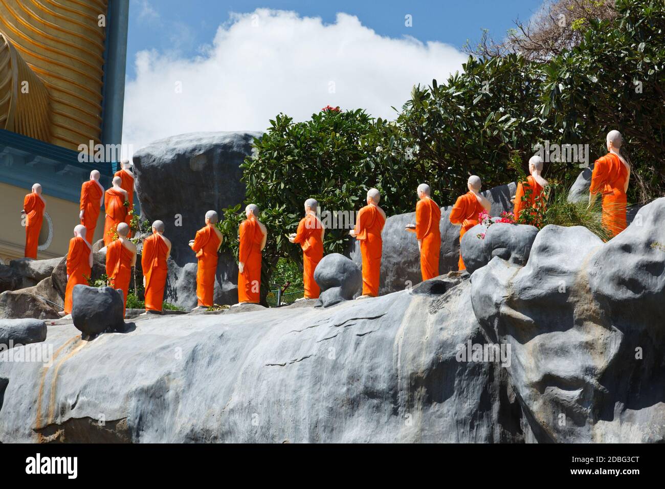 Buddhist monk statues hi-res stock photography and images - Alamy