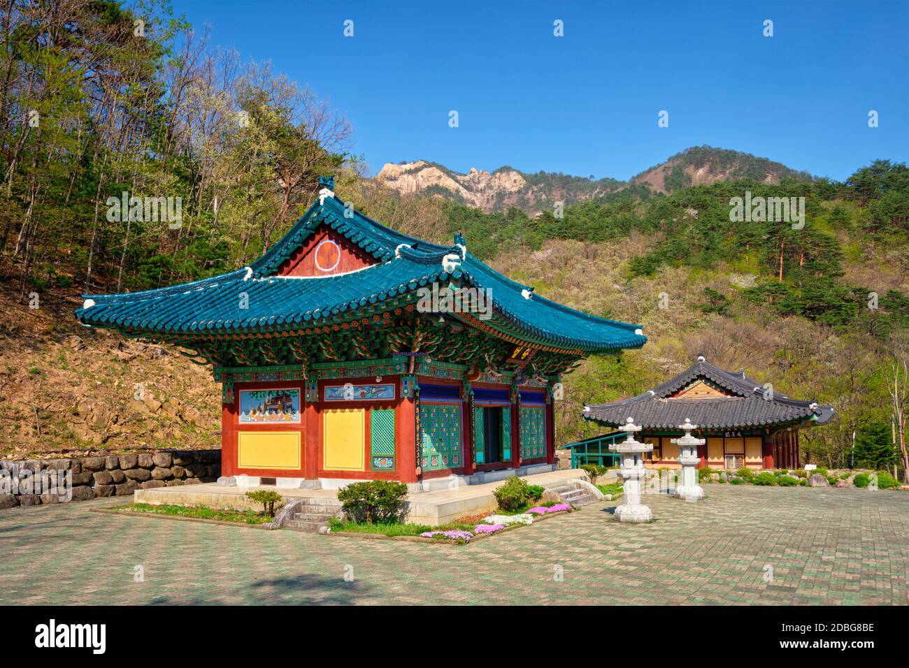 Sinheungsa Buddhist temple in Seoraksan National Park, Soraksan, South Korea Stock Photo