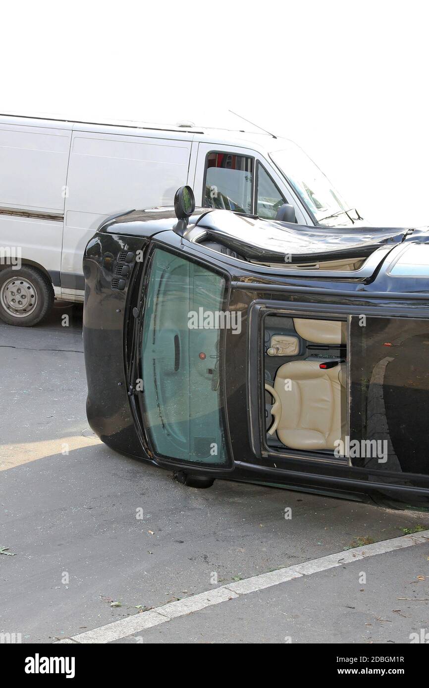 Car roll over hires stock photography and images Alamy
