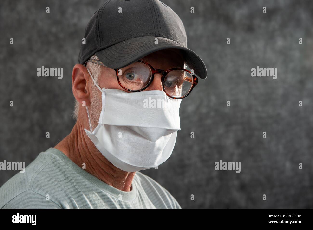 Portrait of an senior man in a medical mask. A concept of the danger of coronavirus Stock Photo