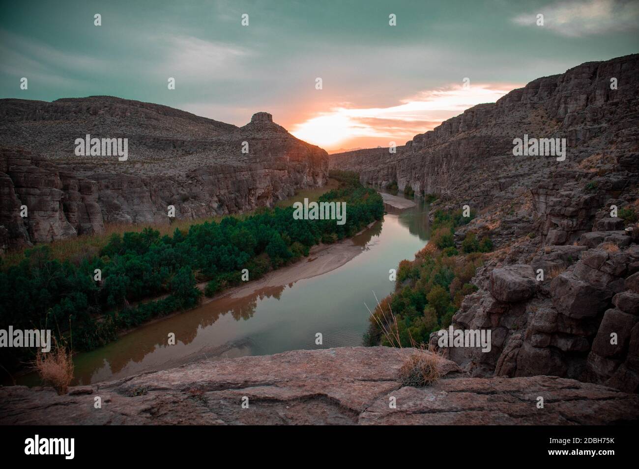 A wide angle shot of the Mexican desert with the Rio Grande flowing ...