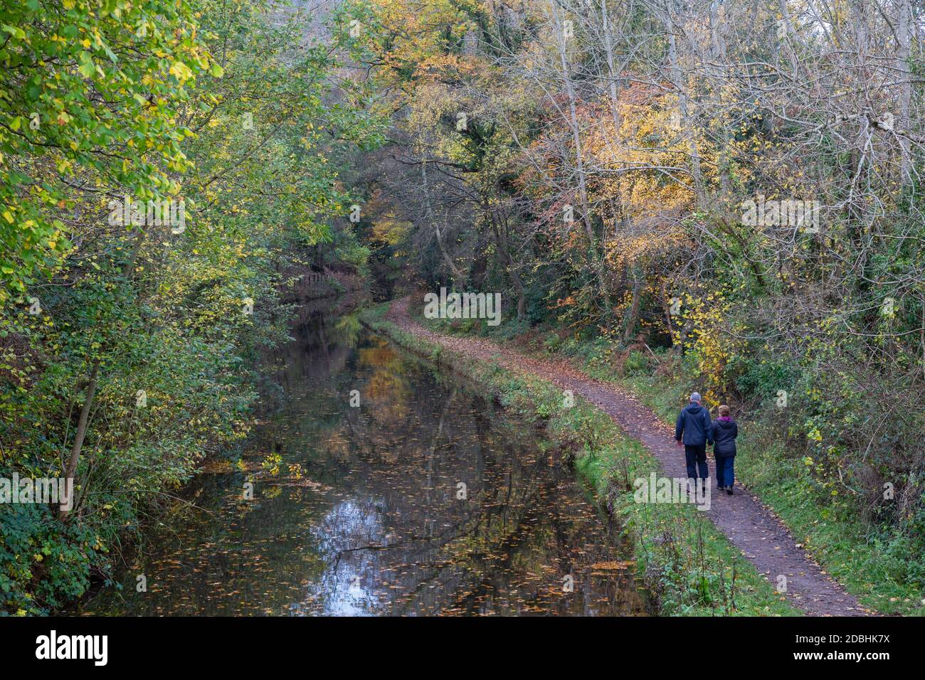 Walkers on the Monmouthshire and Brecon Canal, near Gilwern, Monmouthshire, South Wales, UK Stock Photo