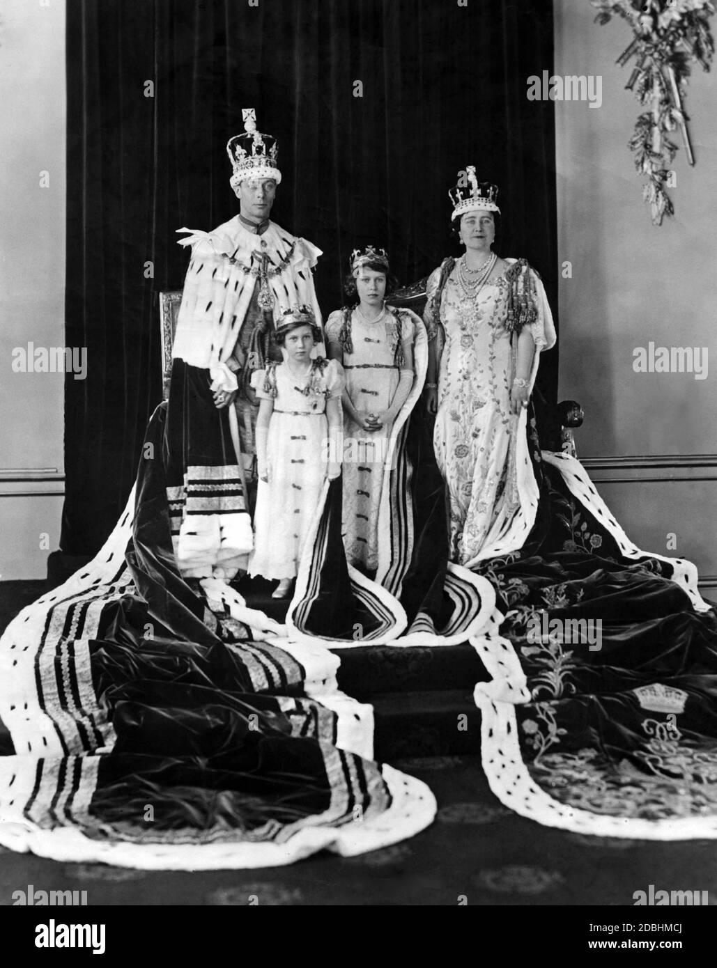 King George VI, Princess Margaret Rose, Princess Elizabeth and wife Elizabeth with veil and crown. Stock Photo