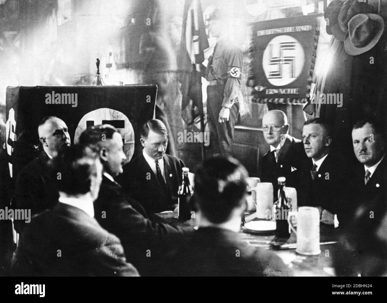 Hitler with early followers, among them Gregor Strasser (left of Hitler) and Ulrich Graf (right), at the Hofbraeuhaus in Munich Stock Photo