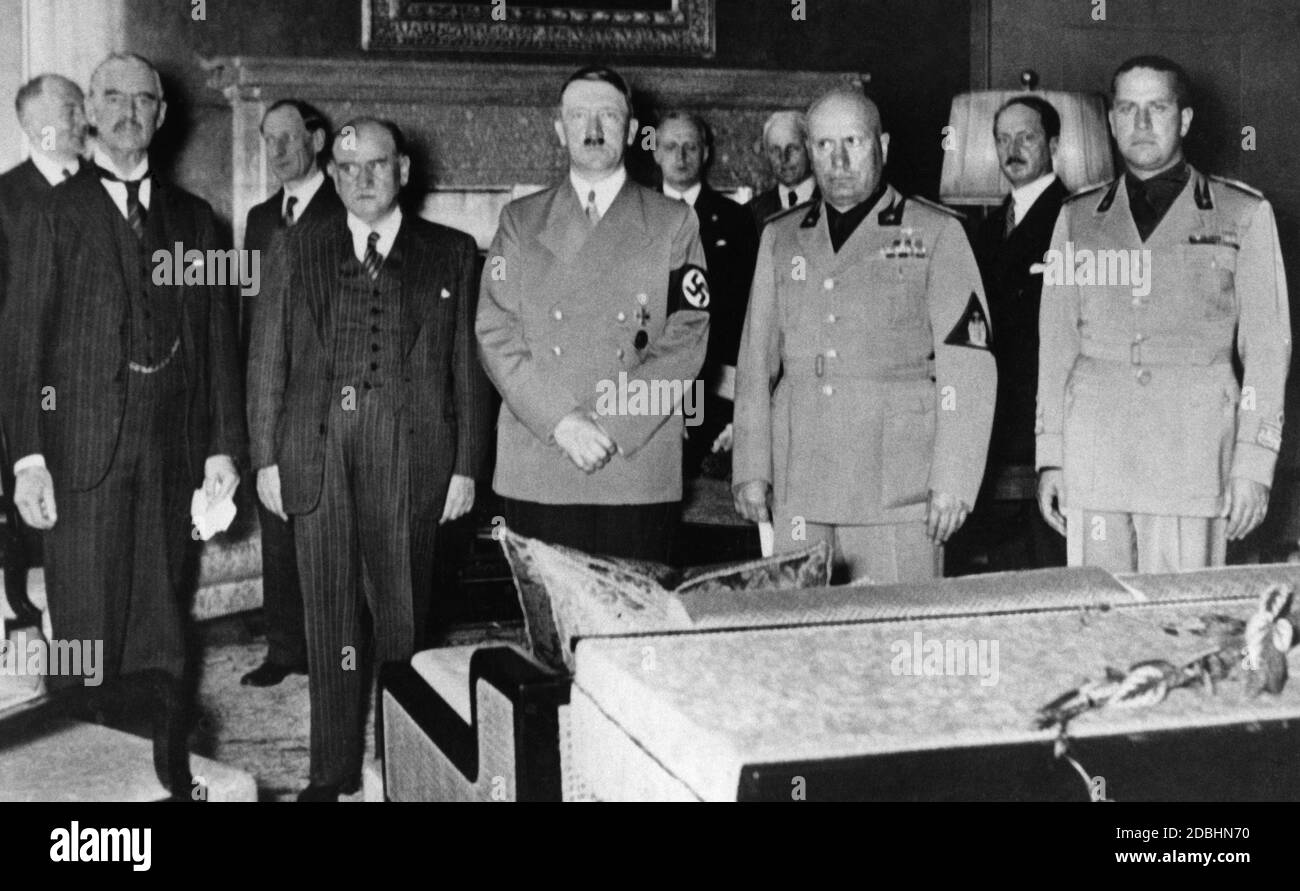 Neville Chamberlain, Edouard Daladier, Adolf Hitler, Benito Mussolini and Galeazzo Ciano during the Munich Conference. Between Hitler and Mussolini stand Joachim Ribbentrop and Ernst von Weizsaecker. Stock Photo