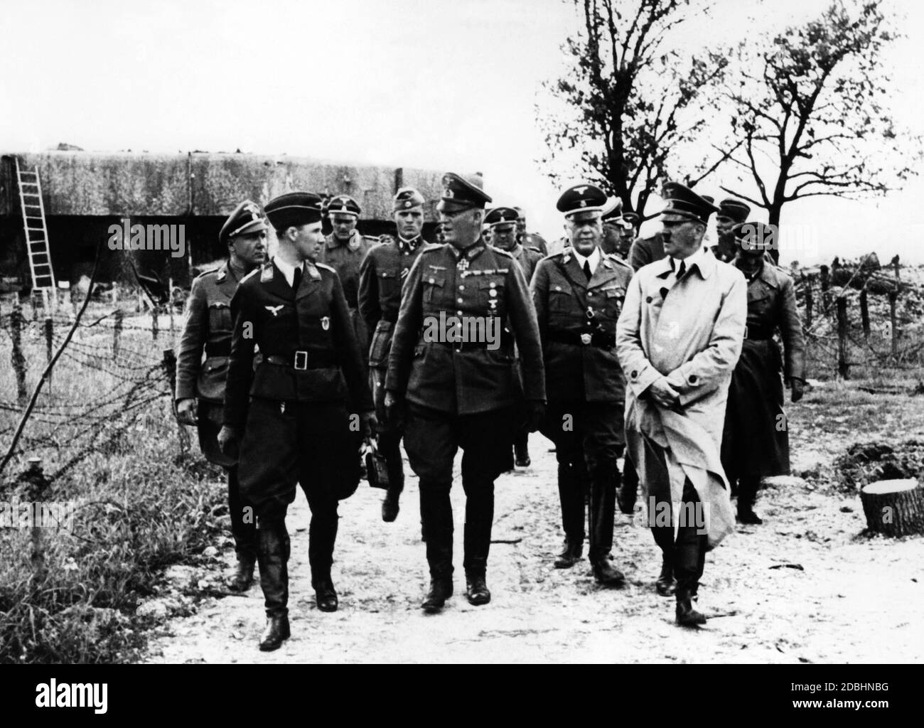 At the end of June 1940 Hitler visits the fortifications of the Maginot Line, accompanied by (from left to right): Martin Bormann, Field Marshal Keitel, State Secretary Lammers, Heinrich Himmler.  During the Western Campaign, which began on May 10, 1940, Colonel General Ritter von Leeb and Army Group C raided the Maginot Line in June 1940. After the capitulation of France, Leeb was promoted to the rank of Field Marshal on July 19, 1940. He had already been awarded the Knight's Cross of the Iron Cross on June 24, 1940. Stock Photo