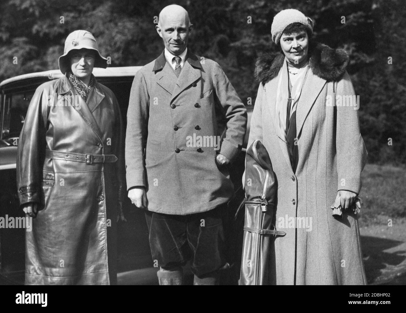 From left to right: Alexandrine of Mecklenburg (Queen of Denmark), Grand Duke Friedrich Franz VI of Mecklenburg-Schwerin and Crown Princess Cecilie of Mecklenburg in 1931. The three siblings are about to leave for the golf course. Cecilie is holding a leather golf bag in her hand. Stock Photo