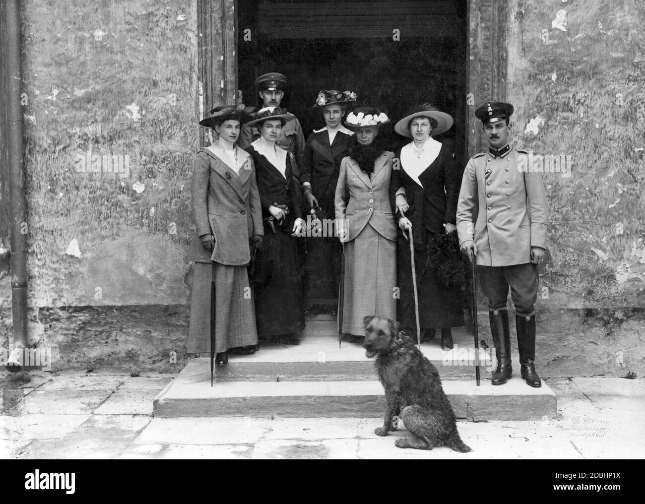 From left to right: Grand Duchess Alexandra of Mecklenburg-Schwerin (nee Hanover and Cumberland), Princess Olga of Cumberland, behind her Grand Duke Frederick Francis IV of Mecklenburg-Schwerin, Princess Marie Louise of Baden (nee of Hanover-Cumberland), Duchess Thyra of Hanover and Cumberland (nee Denmark), Duchess Victoria Louise of Brunswick-Lueneburg (nee Prussia) and Duke Ernst-August III of Brunswick-Lueneburg. The picture was taken on May 8, 1915 in Blankenburg am Harz. Marie Louise holds a camera in her hand. Stock Photo