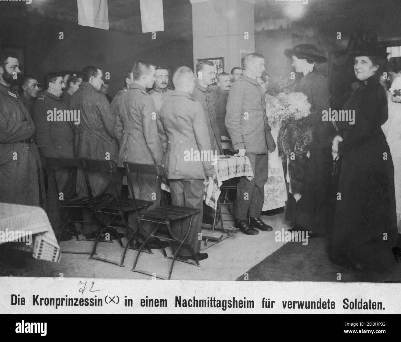 'Crown Princess Cecilie of Prussia (born of Mecklenburg, right in the picture) talking to a soldier. She visits a Red Cross Nachmittagsheim (''afternoon home'') for wounded soldiers in Bellevuestrasse in Berlin in 1916.' Stock Photo