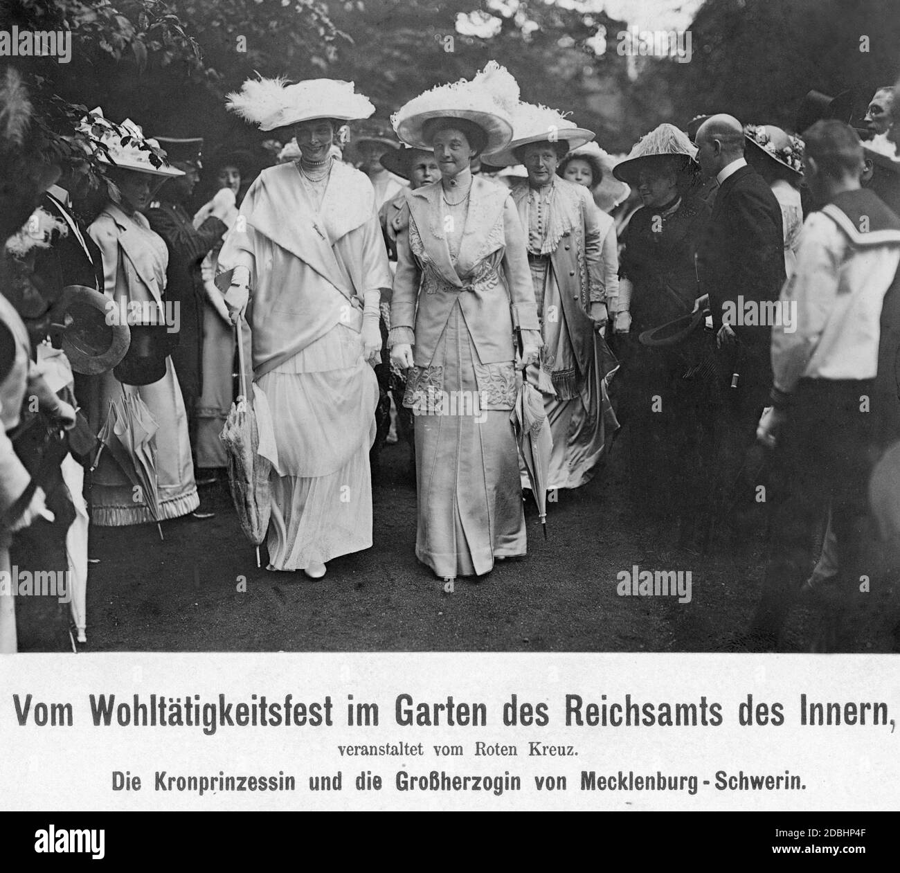 Crown Princess Cecilie of Prussia (born of Mecklenburg, centre, left) goes to a charity evemt together with Grand Duchess Alexandra of Mecklenburg-Schwerin (born of Hanover and Cumberland), which takes place in the garden of the Imperial Office of the Interior. The festival was organised by the Red Cross. Stock Photo