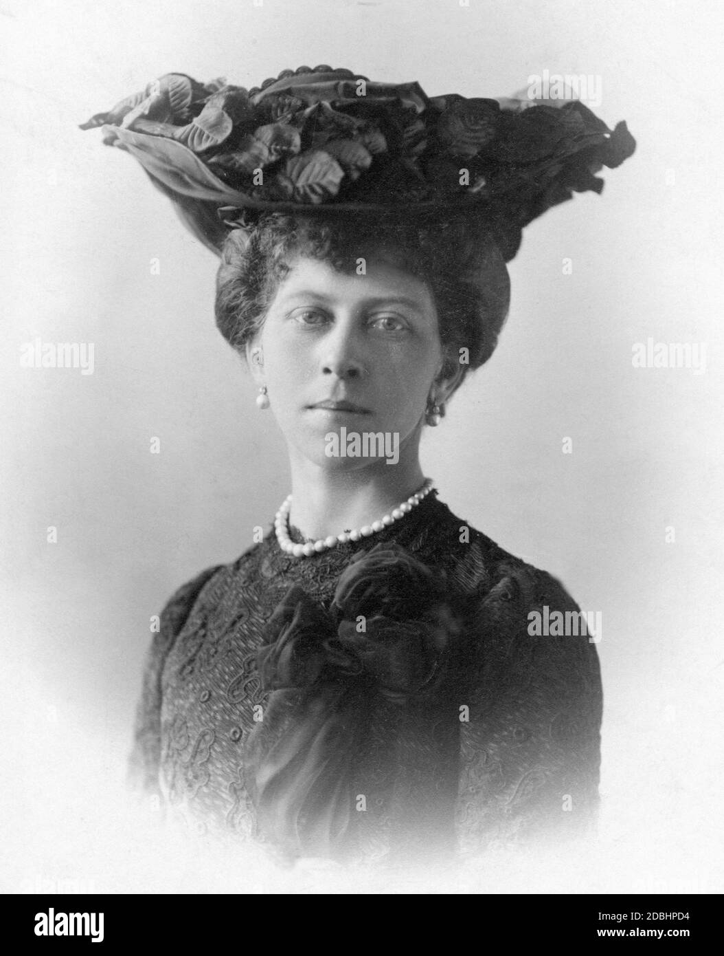 Princess Viktoria of Schaumburg-Lippe (born of Prussia, sister of Wilhelm II) in 1905. Photo taken by court photographers L. Stueting & Sohn in Bonn. Stock Photo