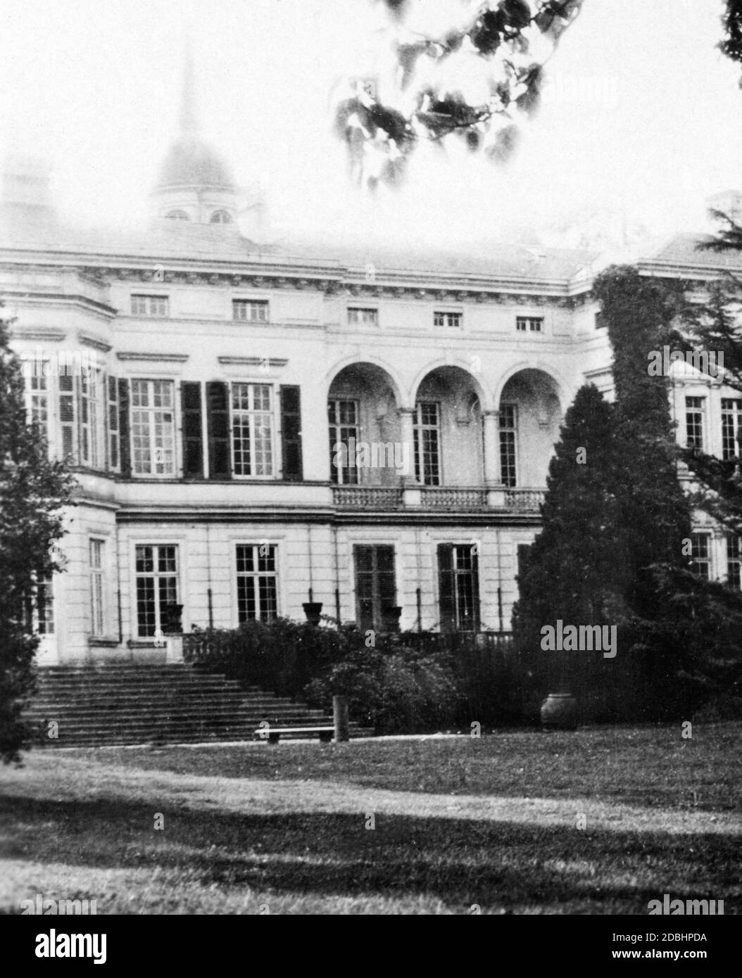 The photograph from October 16, 1929 shows the Palais Schaumburg in Bonn, where Princess Viktoria of Prussia lived until 1928. She had previously been married to Adolf of Schaumburg-Lippe, later to Alexander Zoubkoff. She got into debt, resulting in the withdrawal of her right of residence and her inventory was auctioned off in 1929. Stock Photo