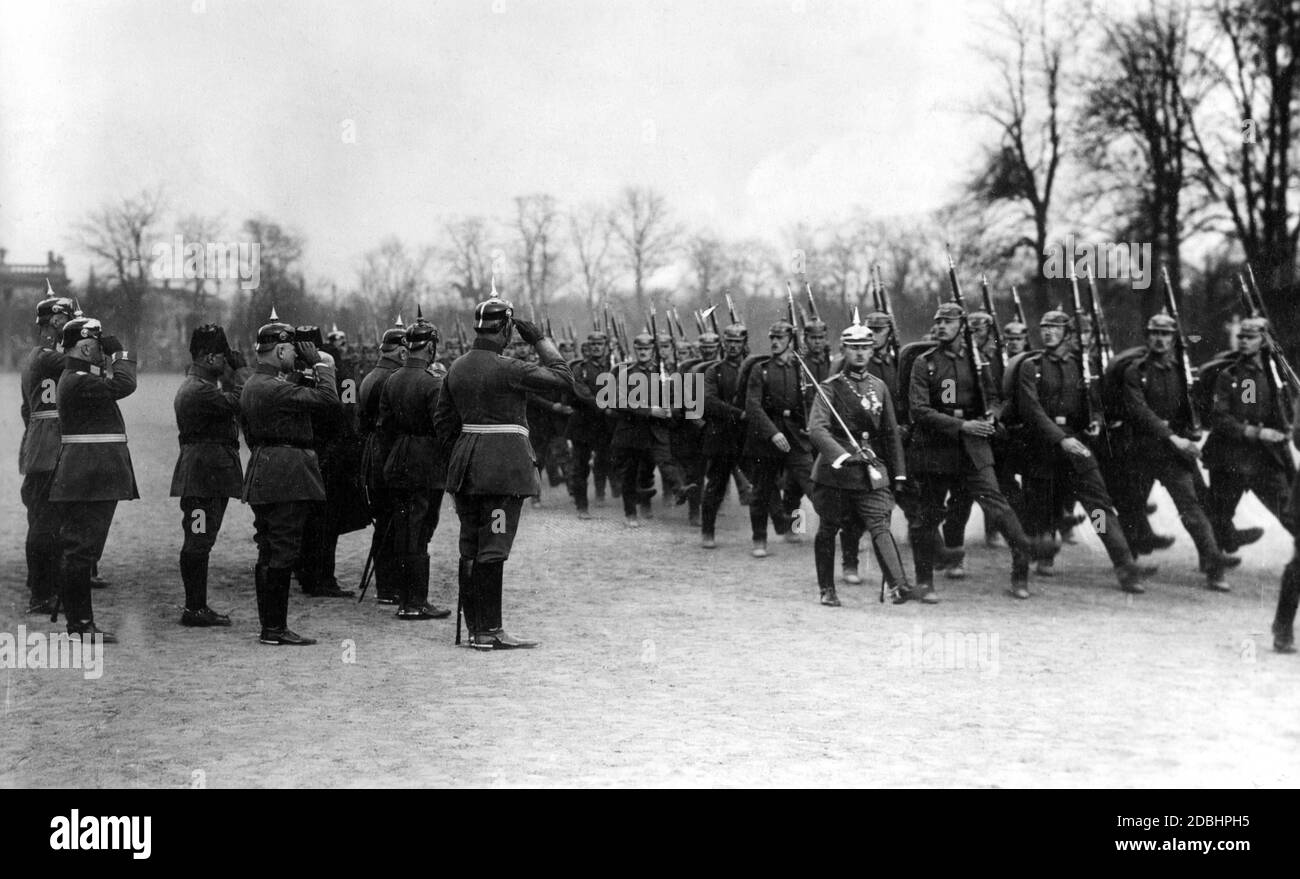 Employment of Prince Oemer Faruk, son of the last Ottoman Caliph Abdulmejid II, in the 1st Foot Guard Regiment of the German Army. Stock Photo