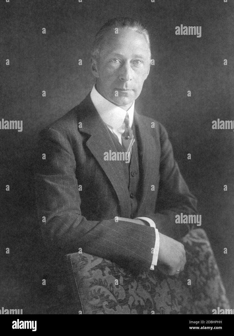 The portrait shows Crown Prince Wilhelm of Prussia in a pinstripe suit
