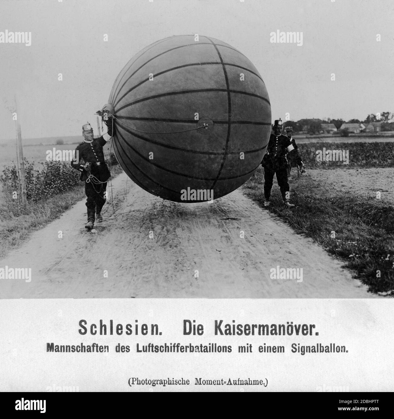 Teams of the Luftschifferbataillon (airship battalion) with a signal balloon during the imperial manoeuvre in Silesia. Stock Photo