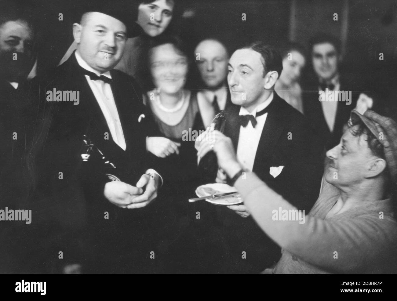 The film comedian Paul Graetz (center), detective superintendent Georg Galzow (right, dressed as a crook) and detective secretary Wild (left) met at a police ball in the winter of 1929. The ball took place in the Apachenkeller in Berlin. Stock Photo