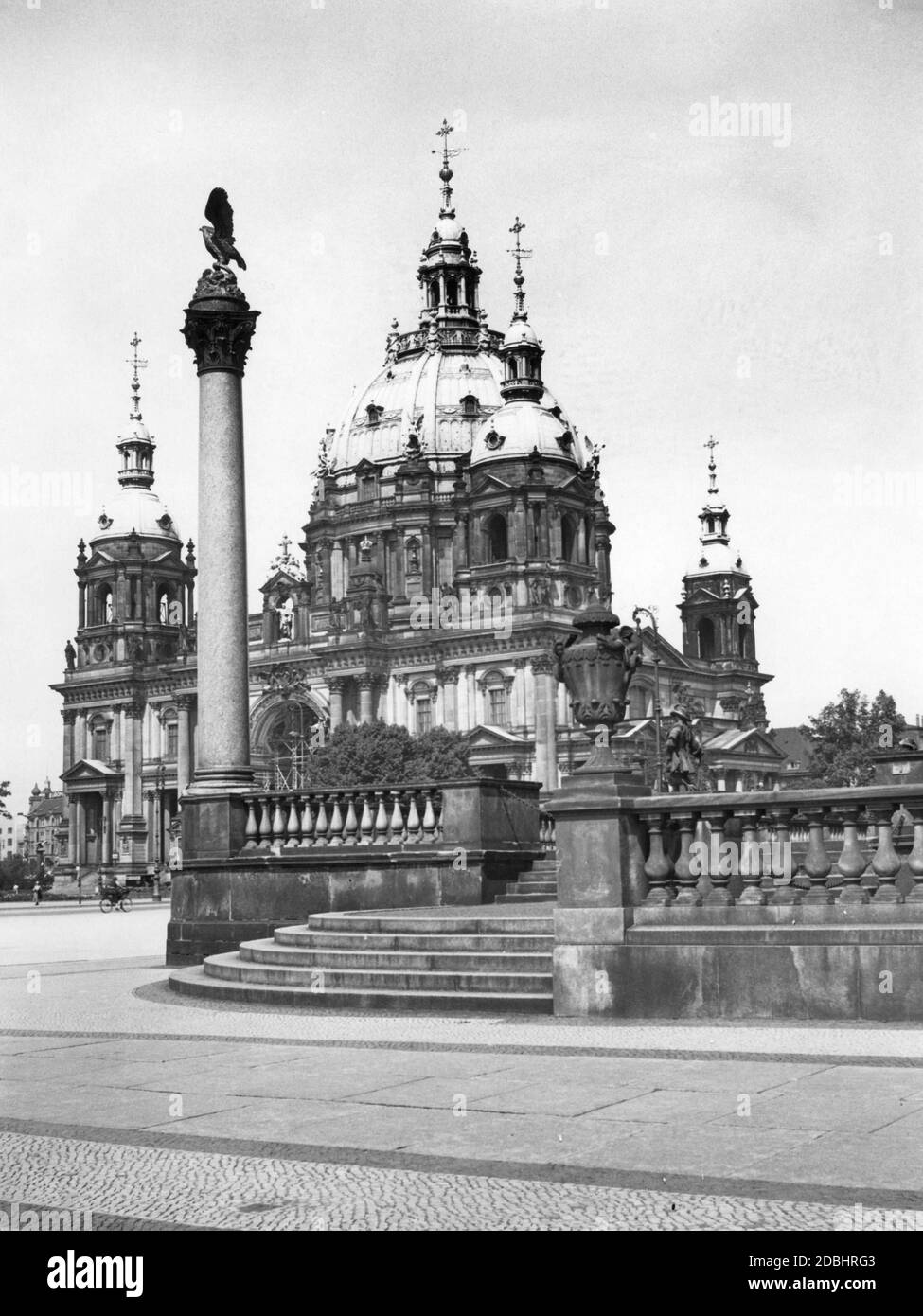 The photograph from 1934 shows the Eagle Column, which stood in front ...