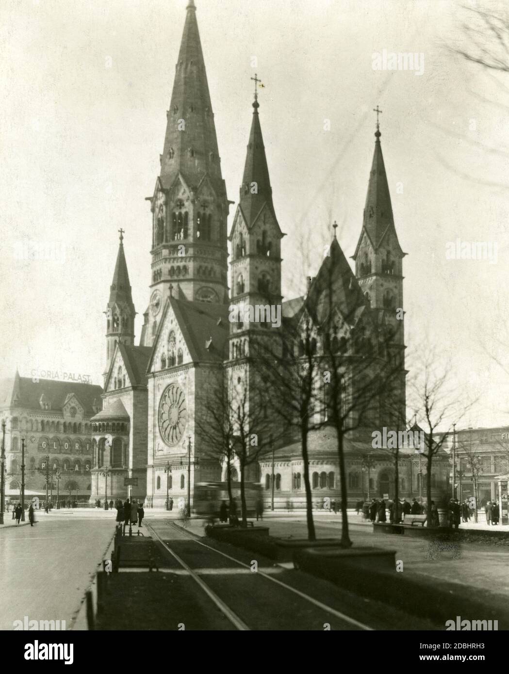 The photograph shows the Kaiser-Wilhelm-Gedaechtniskirche in Berlin in 1927, as seen from Tauentzienstrasse towards the church. On the left is the Gloria-Palast in the Romanisches Haus. Stock Photo