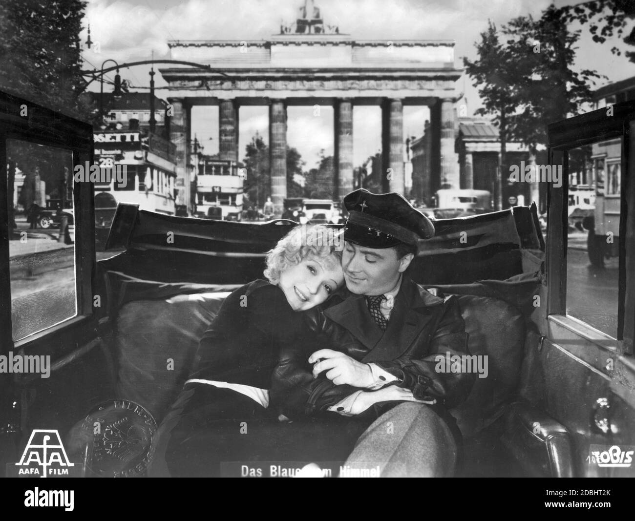 'The photo shows a scene from the 1932 feature film ''The Blue from the Sky'' by director Victor Janson. The actress Marta Eggerth rides together with Hermann Thimig in an open car. Behind it the Brandenburg Gate and the road traffic of Berlin.' Stock Photo