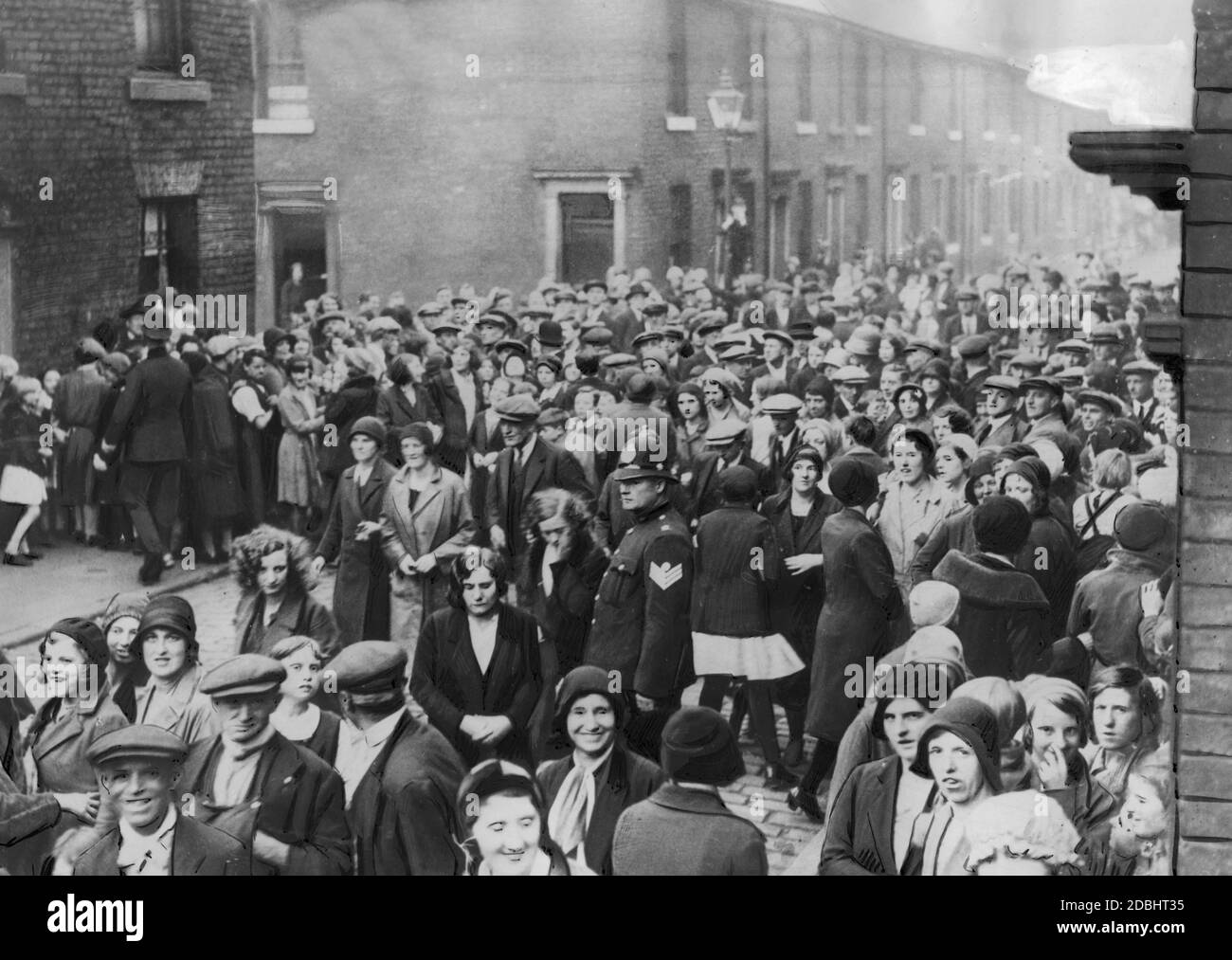 Strike of the textile workers in Blackburn, England, in the county of Lancashire. 800 cotton weaving mills are standing still. Stock Photo