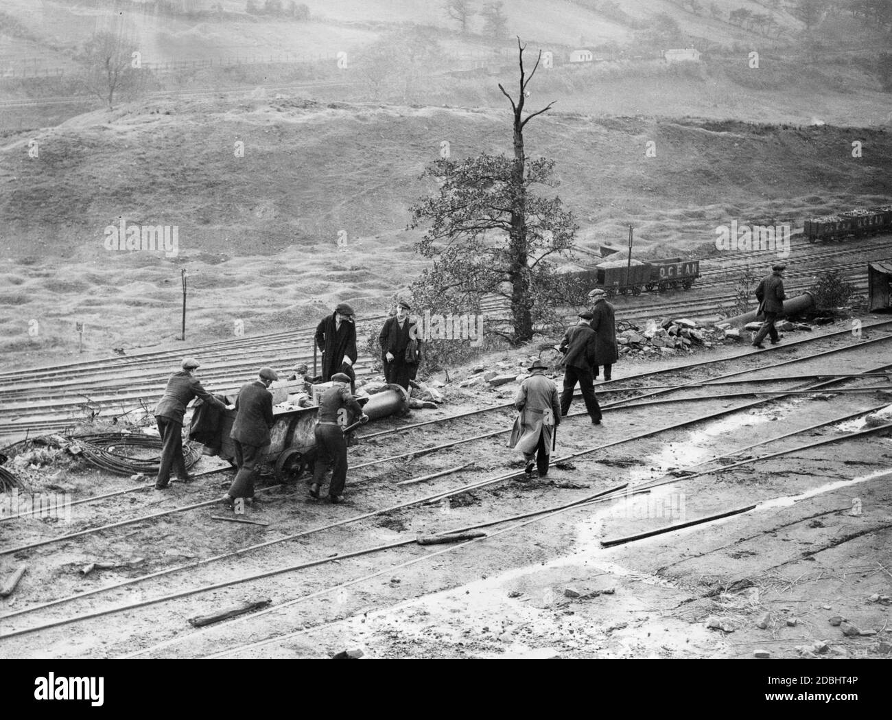 Workers transport food to the Nine Mile Point mine in Cwmfelinfach in South Wales. There, miners have been on strike for 100 hours against the use of strikebreakers. Stock Photo