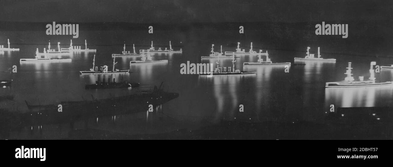 Warships of the Royal Navy gather festively illuminated for a rehearsal for the fleet review planned for the coronation celebrations of King George V on June 22, 1911 in the port of Portsmouth. Stock Photo