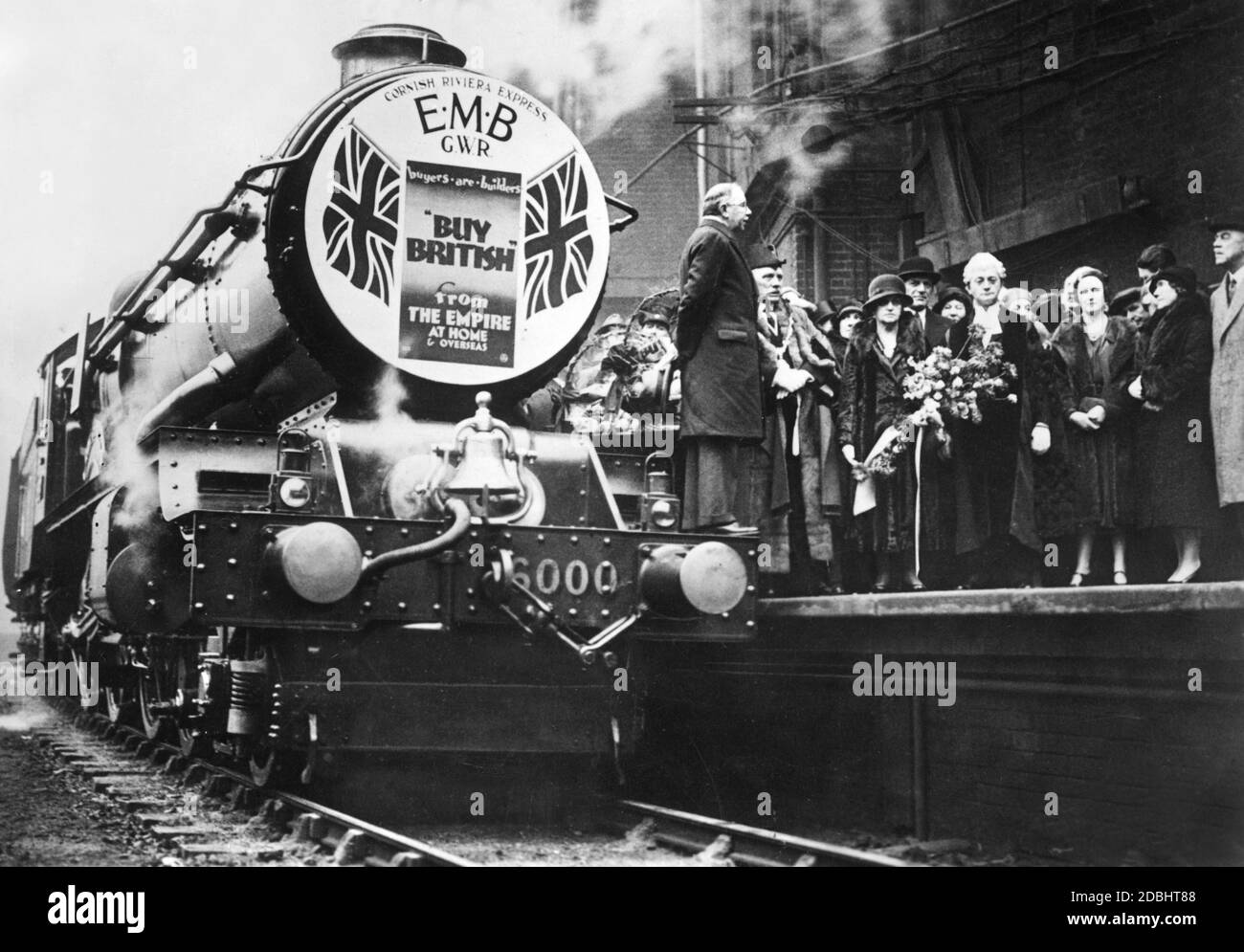 Ceremonial departure of a train calling for the purchase of British goods in Great Britain and from the colonies by the Minister for the Colonies, James Henry Thomas (2nd from left), at Paddington Station in London. Stock Photo