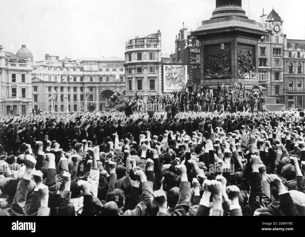 'Members of Oswald Mosley's ''British Union of Fascists'' (BUF) march on Trafalgar Square in London. Communist counter-demonstrators have gathered in front of it, their fists are raised in salute.' Stock Photo