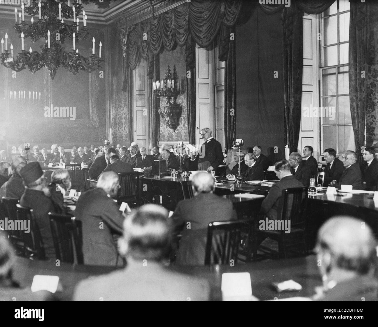 Final speech of Prime Minister Ramsay MacDonald at the Round Table Conference (First or Second Conference) at St. James's Palace in London. (undated photo) Stock Photo