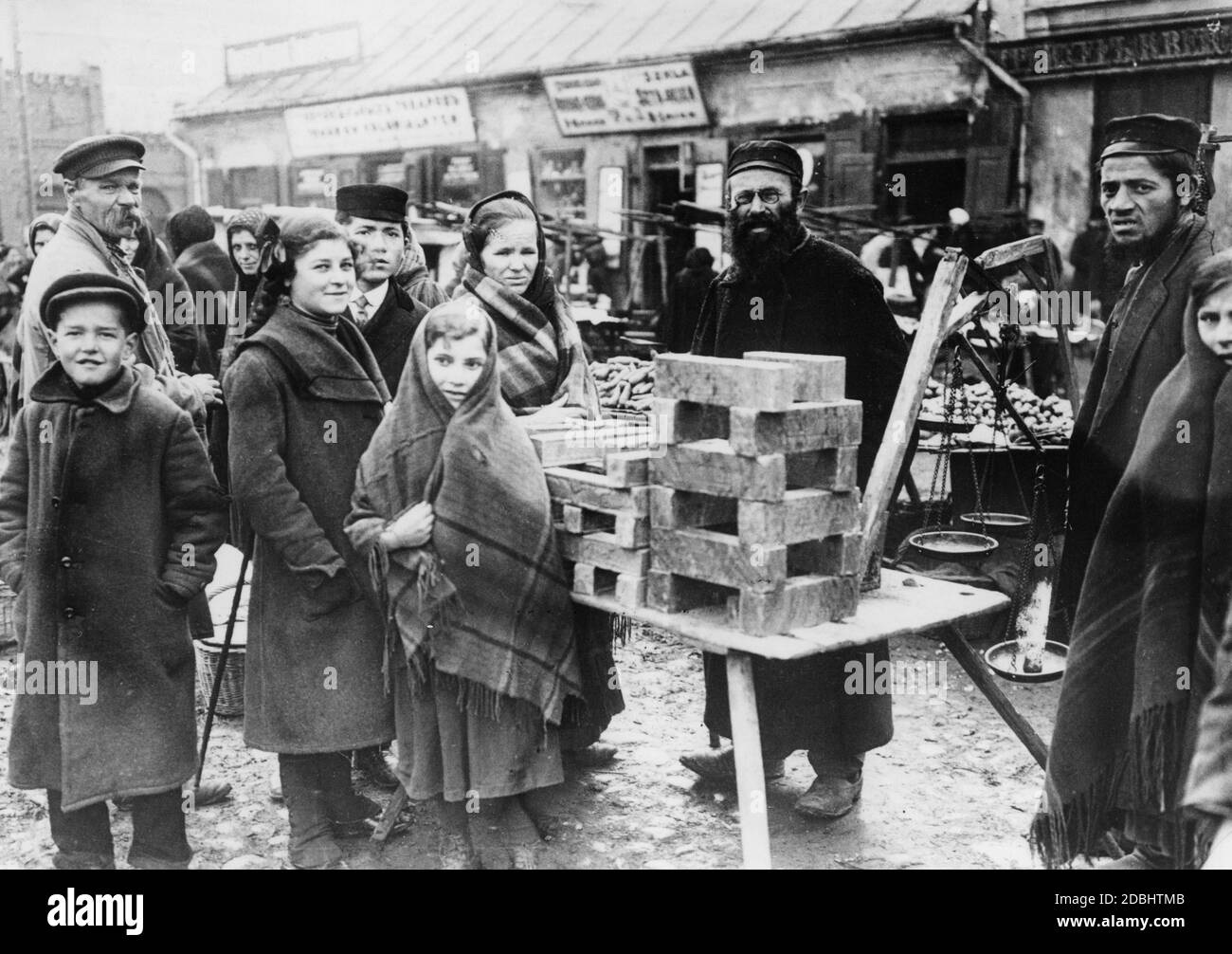 Jewish traders, in the foreground a soap seller, selling their goods in 1914 in the Jewish quarter in Czestochowa. Stock Photo