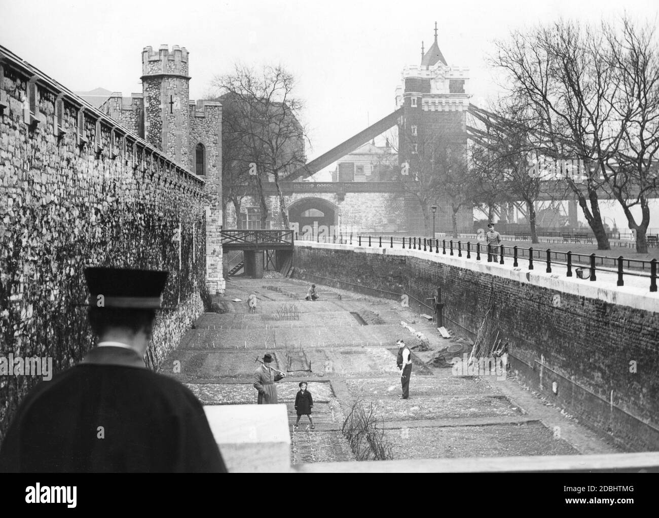 Tower of london moat wwii hires stock photography and images Alamy