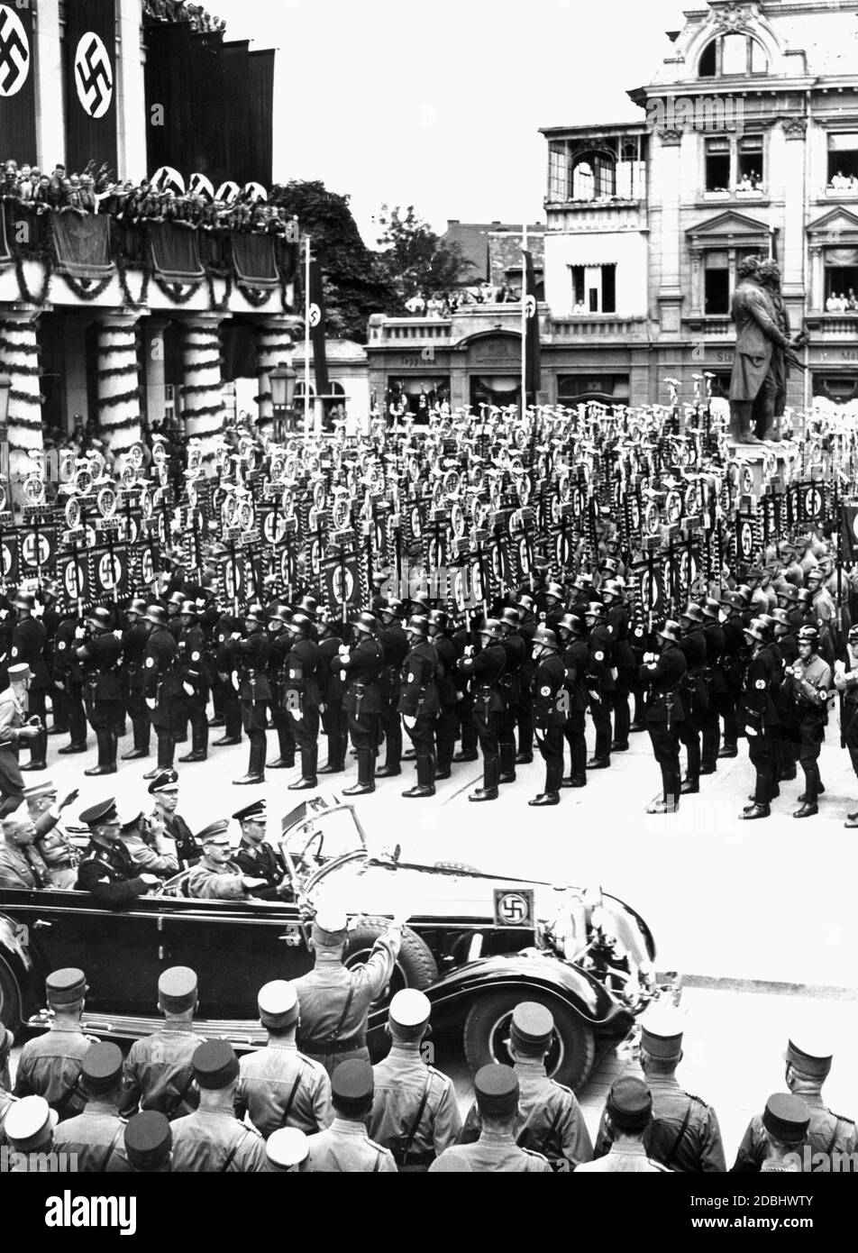 In the course of a historical conference, members of the SS stand around a monument to Schiller and Goethe in Weimar. Front left, Adolf Hitler greets members of the SA with the Nazi salute. Stock Photo
