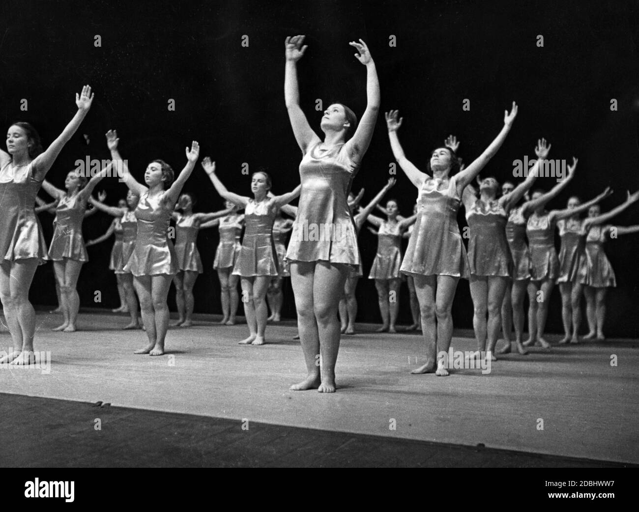 German gymnastics is promoted at an event in the Berlin Deutsches Opernhaus (today Deutsche