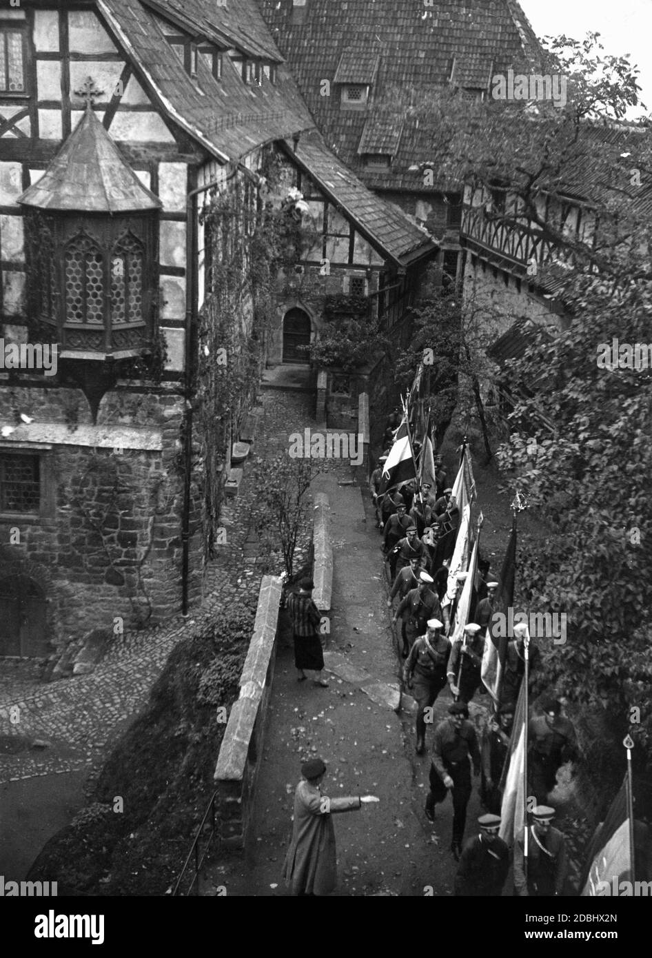 'Fraternity members with cap, band and flag move into the Wartburg for the last time after the dissolution or incorporation of the DB (Deutsche Burschenschaft) into the NSDStB (''National Socialist German Students' League'').' Stock Photo