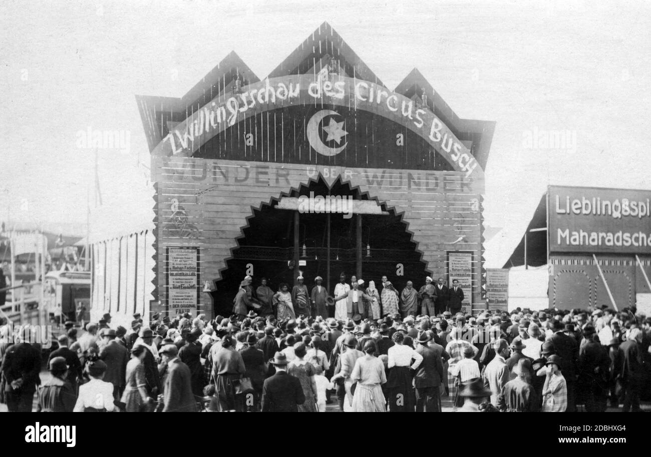 "Zwillingschau des Circus Busch (""Twins Show of Circus Busch"") at the Oktoberfest in Munich." Stock Photo