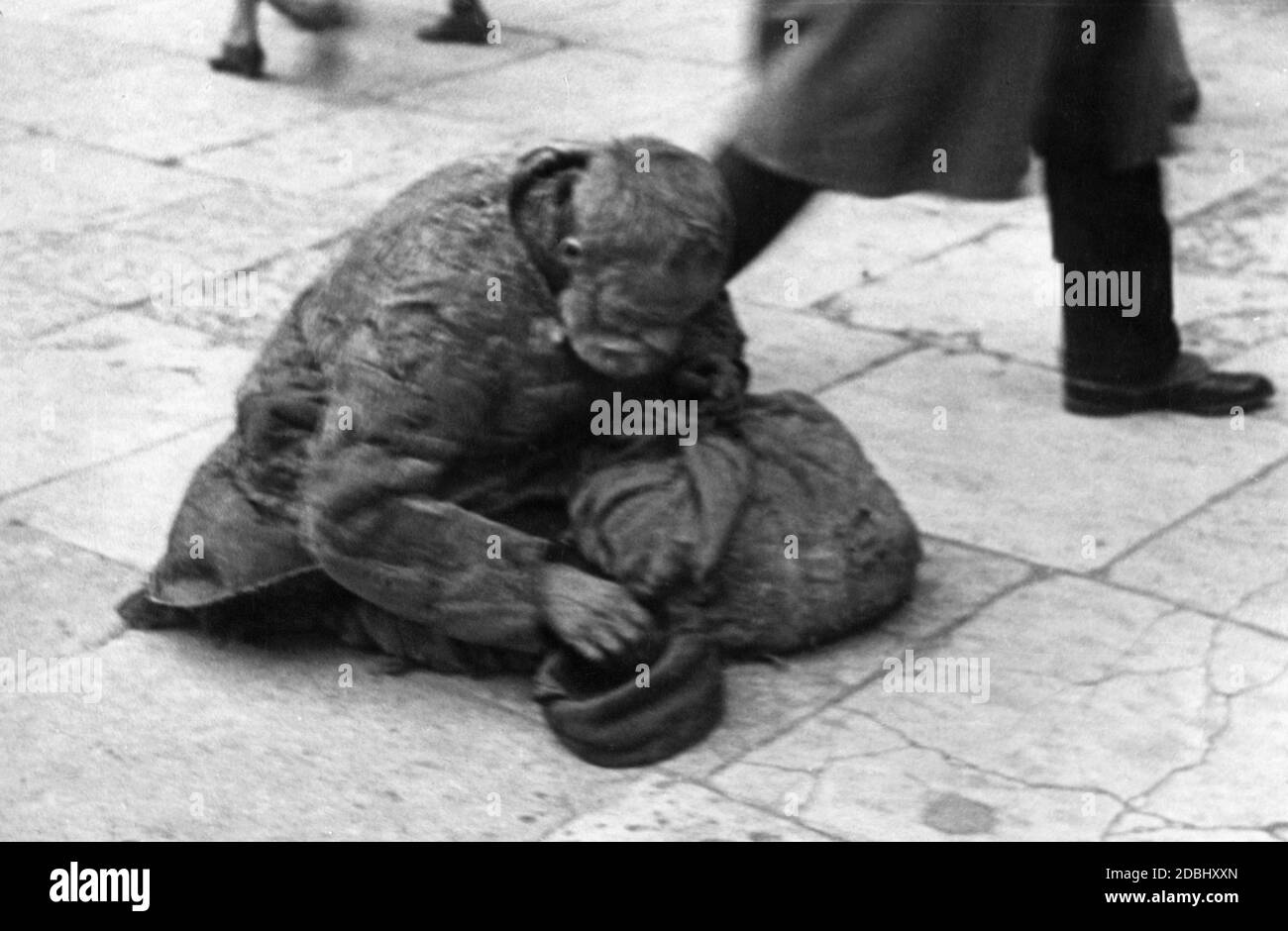 The forced collectivisation of agriculture under Stalin caused a hunger catastrophe at the end of the twenties which claimed many victims. Here is shown a man begging for bread on the former Nevsky Prospect, the main street of Leningrad. Stock Photo