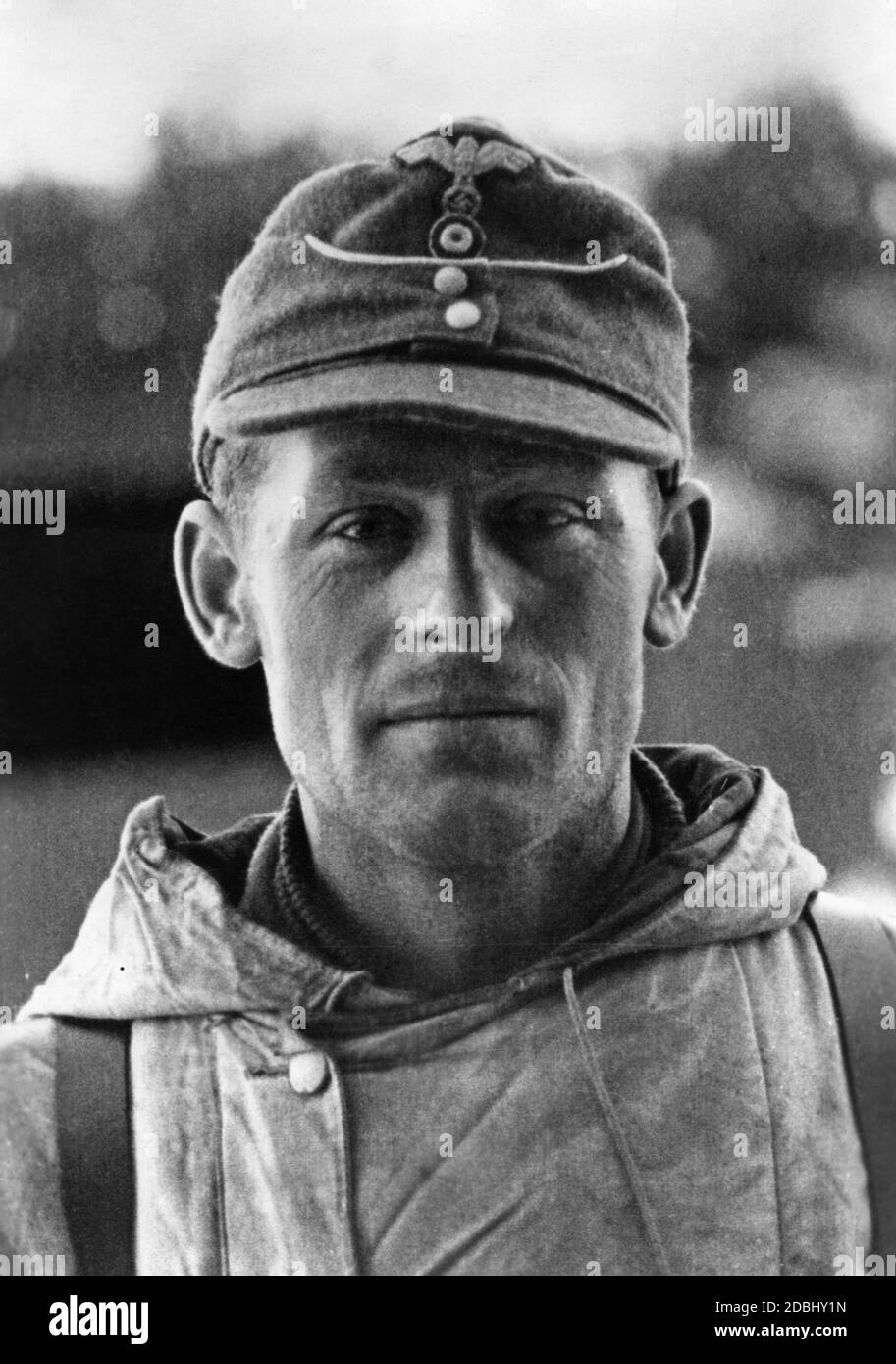 Lieutenant Albert Ernst, 1./schw. Pz.J.Abt. 519, with the Knight's Cross, 1944. The date indicates the bestowal date. Stock Photo