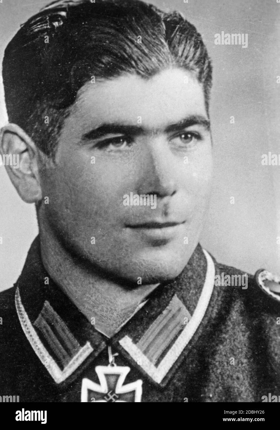 Gefreiter Sebastian Reiser, 1./Artillerieregiment 297, with the Knight's Cross in 1941. The date indicates the date of bestowal. Stock Photo