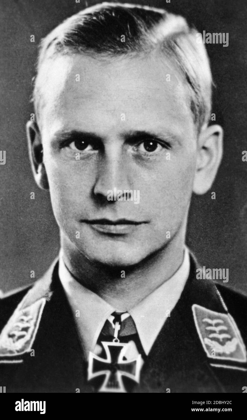 Captain Volprecht Riedesel Freiherr zu Eisenbach, II./Kampfgeschader 76, with the Knight's Cross in 1942. The date is the bestowal date. Stock Photo