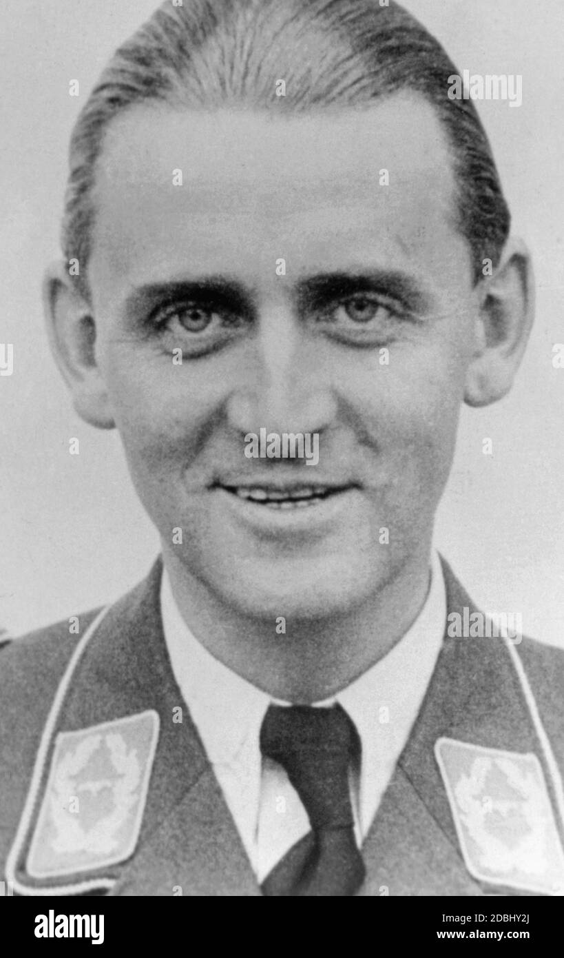 Major Hubertus von Bonin, III./Jagdgeschwader 52 with the Knight's Cross, 1942. The date refers to the date of awarding. Stock Photo