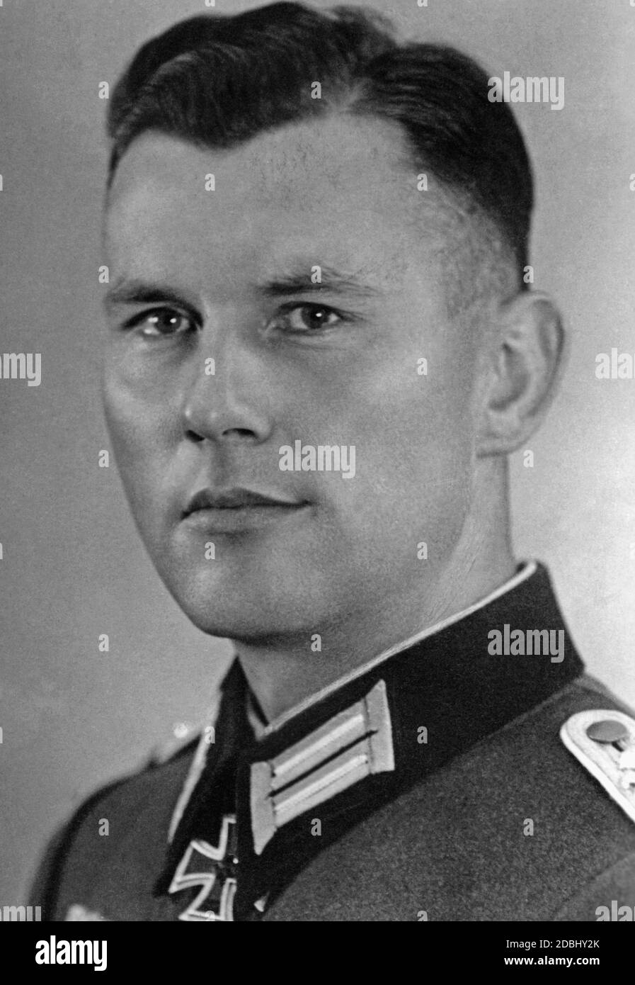 First Lieutenant Paul Dowerk, 5th Infantry Regiment 215 with the Knight's Cross, 1942. The date indicates the bestowal date. Stock Photo