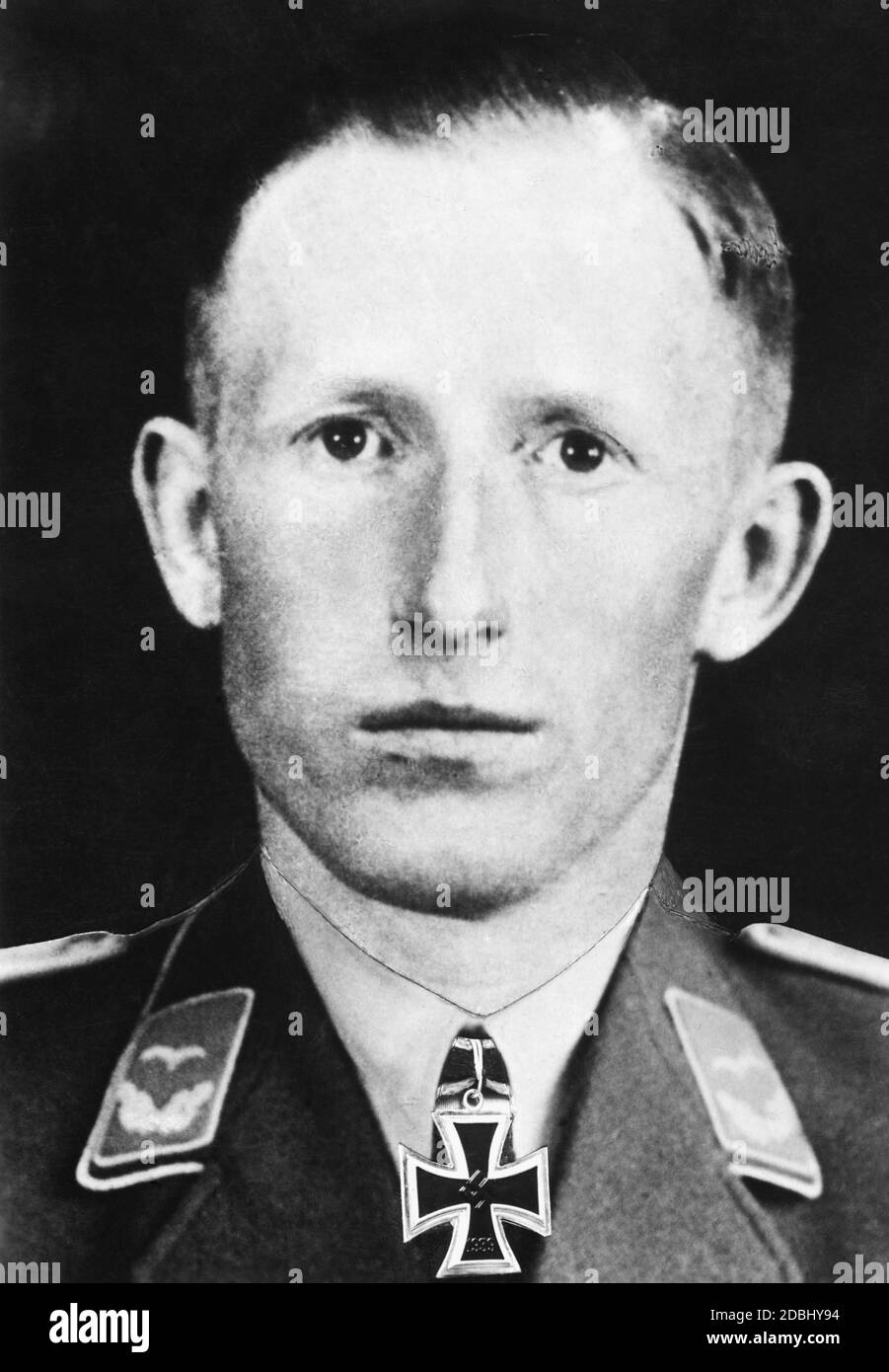 Lieutenant Gerhard Brenner, 2nd/(K)Lehrgeschwader 1, with the Knight's