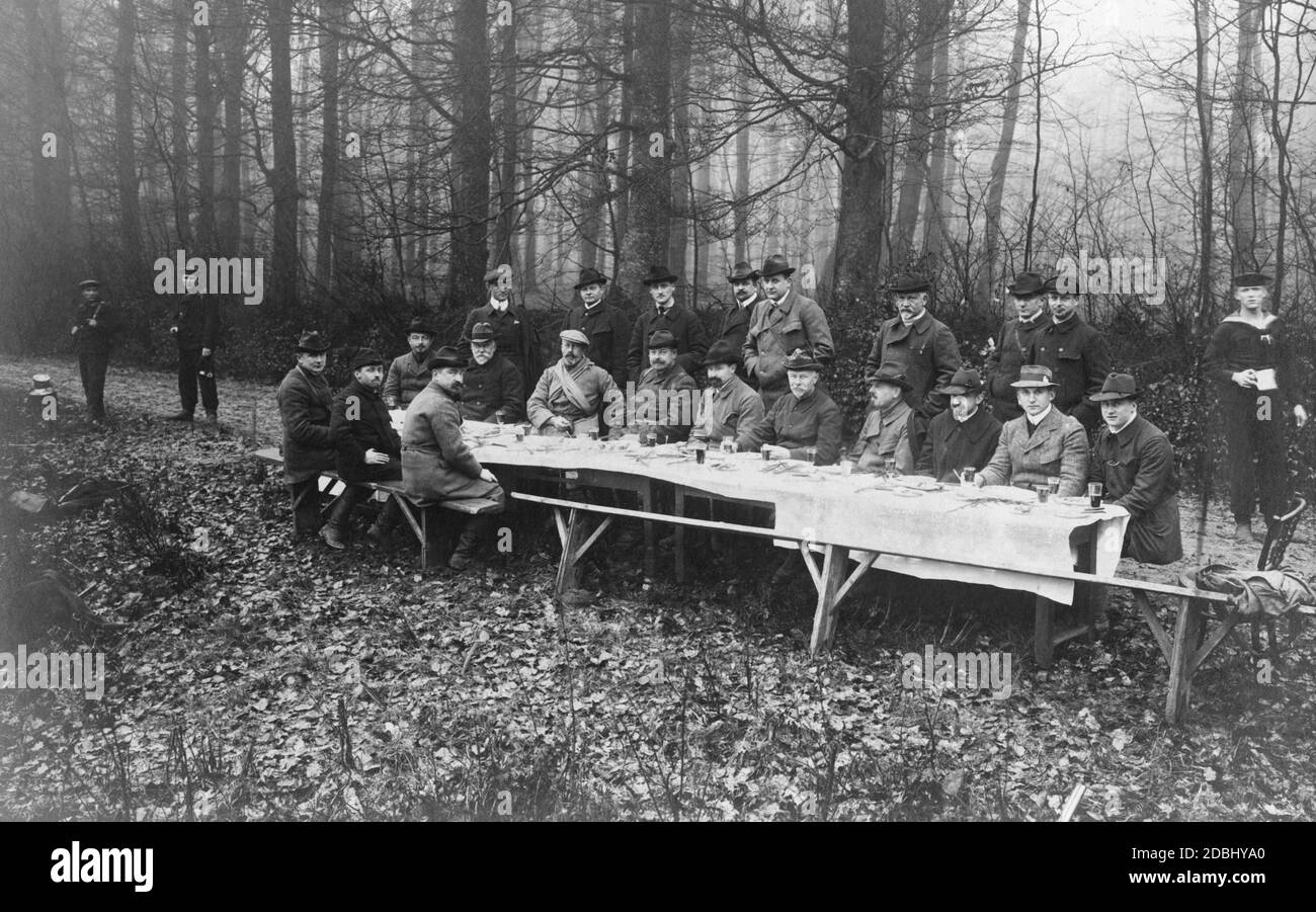 Prince Henry of Prussia (from the seated 6th from the left, wearing a grey coat and holding an arm in front of his body) has breakfast with members of the Marine-Offizier-Jagdverein (Naval Officer Hunting Club) after a hunt in the forest in 1911. Stock Photo