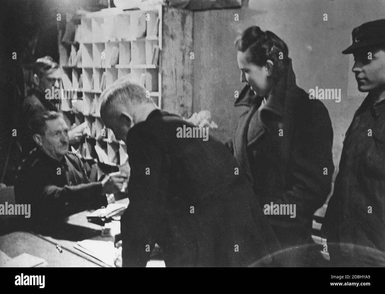 Because of the fighting on the approaching front, a post office in a city in Germany is relocated to a shelter. Photo: Woerner / Rosenthal Stock Photo