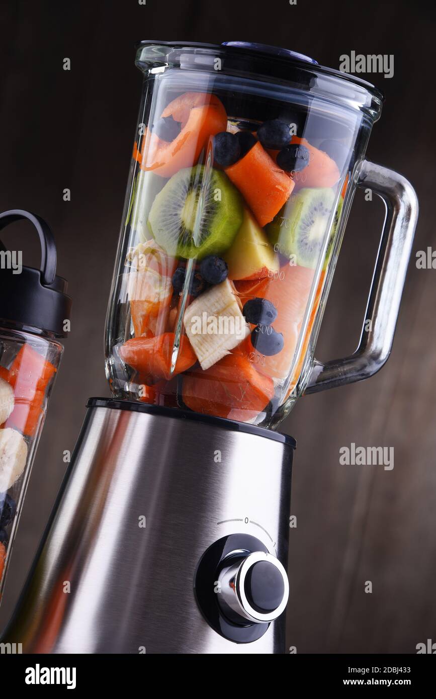 Blender for smoothies and frozen blending