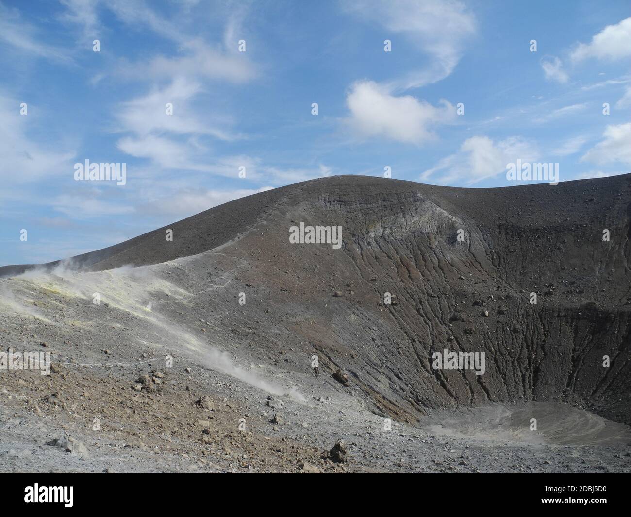 Vulkankrater auf Vulcano Stock Photo