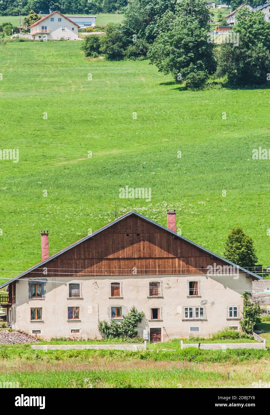 Francomtoise farm in the Doubs valley near the Doubs falls Stock Photo