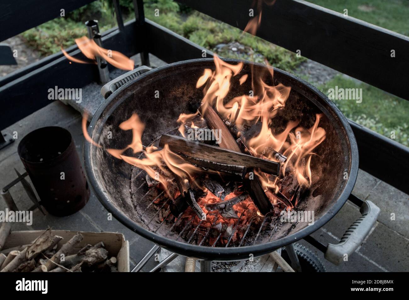 Empty hot charcoal barbecue bbq hi-res stock photography and images - Alamy