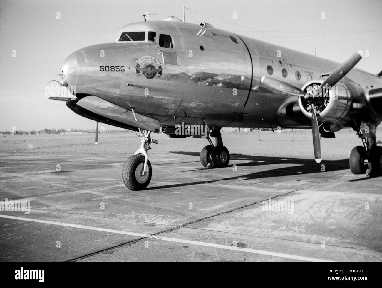 https://c8.alamy.com/comp/2DBK1CG/a-united-states-navy-usn-douglas-r5d-2-a-version-of-the-c-54-spymaster-and-douglas-dc-4-at-croydon-airport-in-england-during-the-1950s-2DBK1CG.jpg