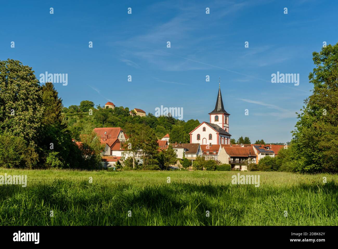 Kirche und Schloss Reichenberg in Reichelsheim im Odenwald, Hessen, Deutschland Stock Photo